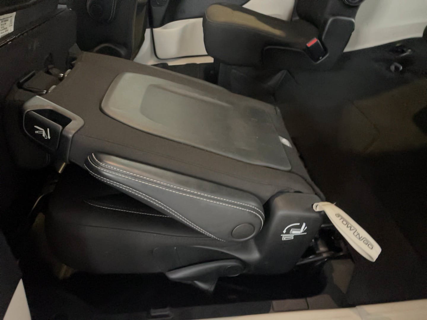 Used 2022 Chrysler Voyager LX FWD image 24