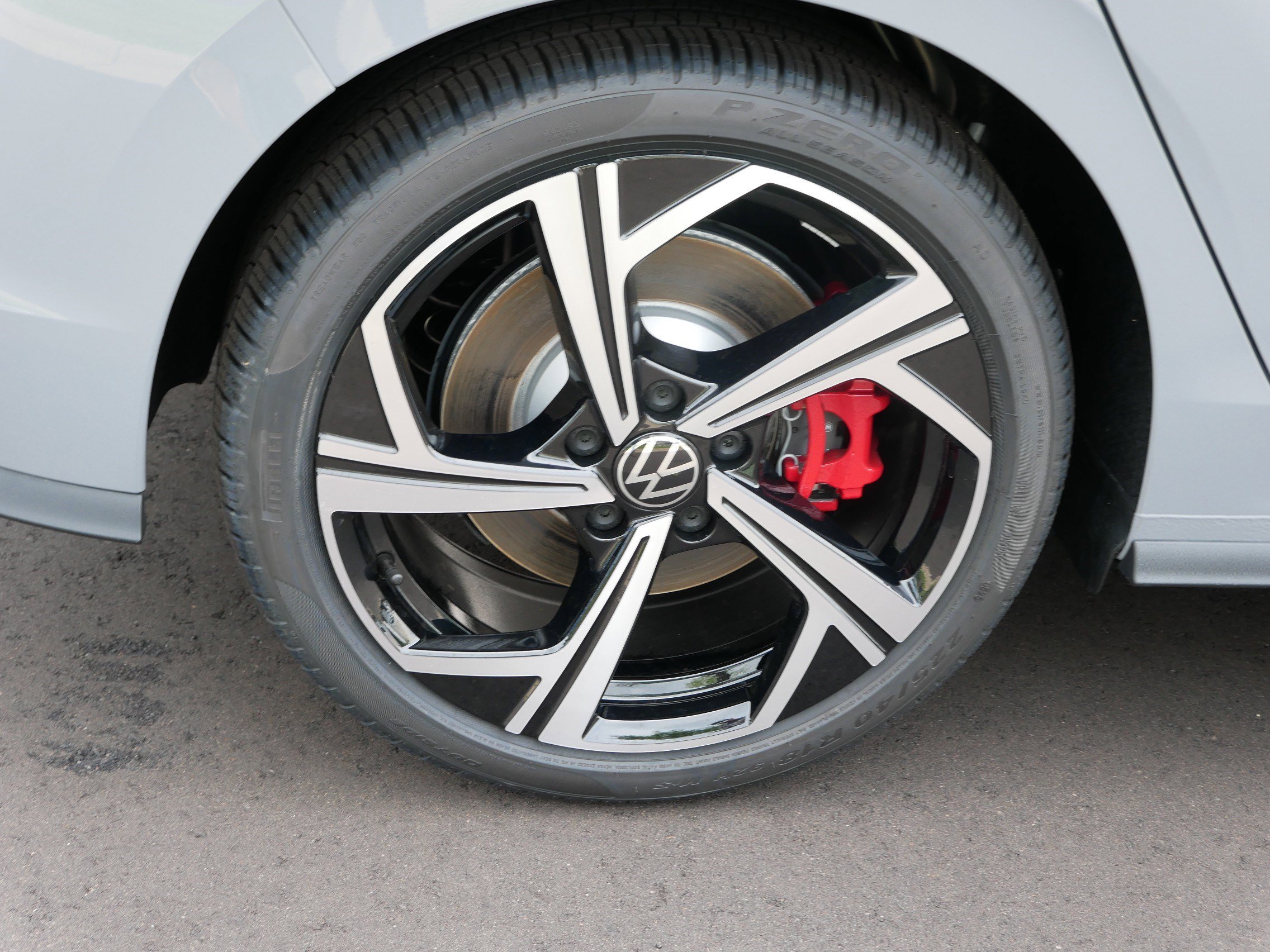 New 2025 Volkswagen GTI SE FWD image 5