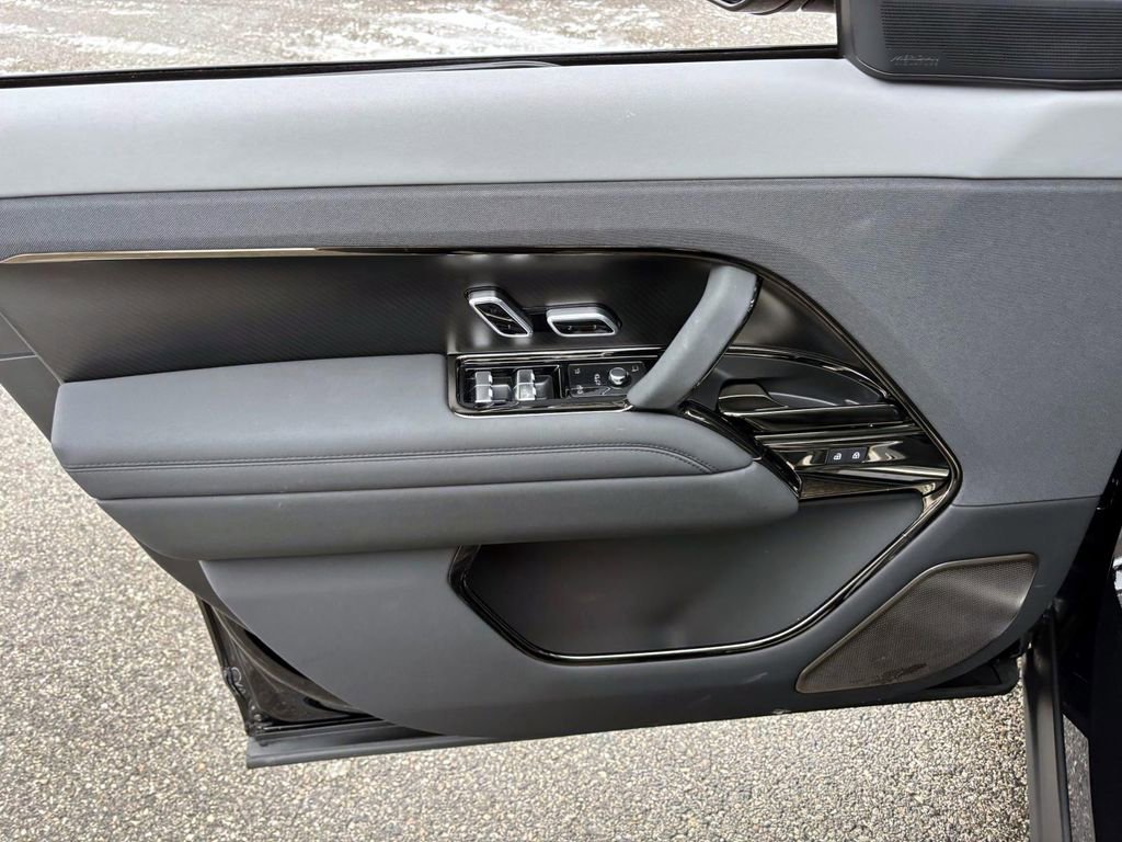 Used 2025 Land Rover Range Rover Sport SV Edition Two image 11