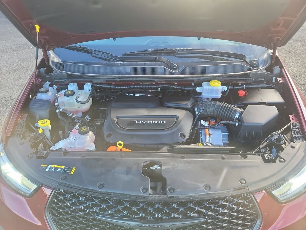 Used 2023 Chrysler Pacifica Limited w/ Uconnect Theater Family Group image 22