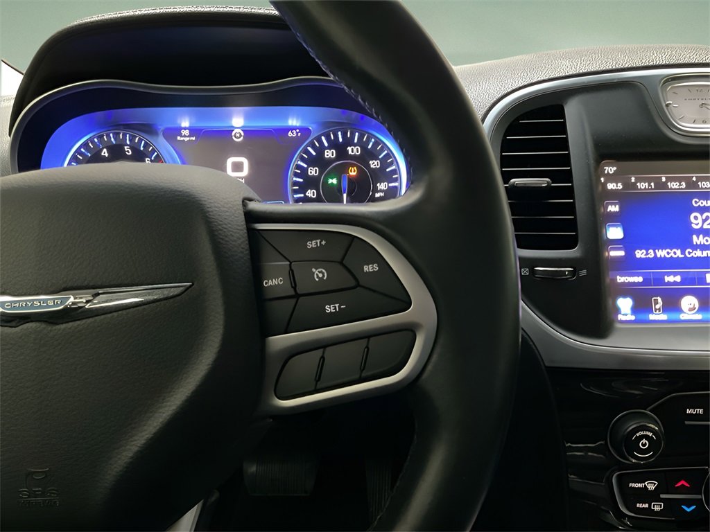 Used 2017 Chrysler 300 Limited image 27