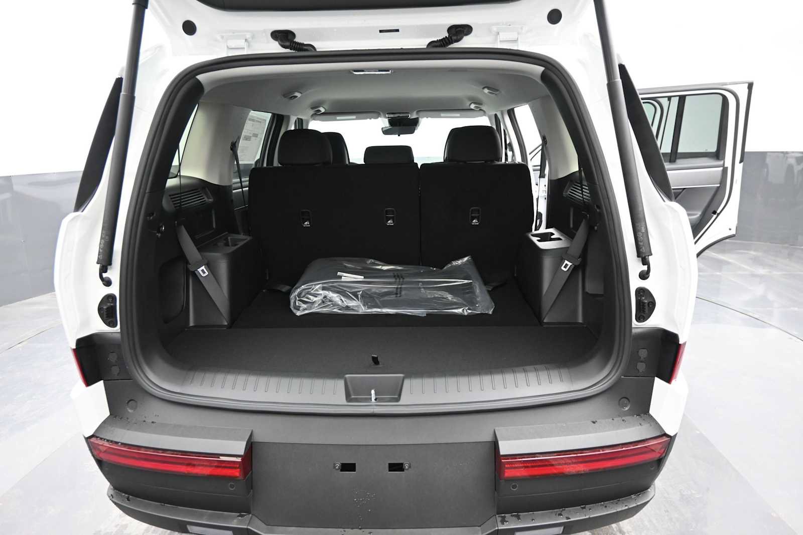 New 2026 Hyundai Santa Fe SE FWD image 14