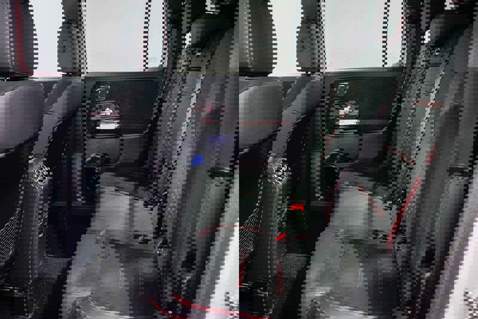 Used 2025 Mercedes-Benz GLB 250 image 17