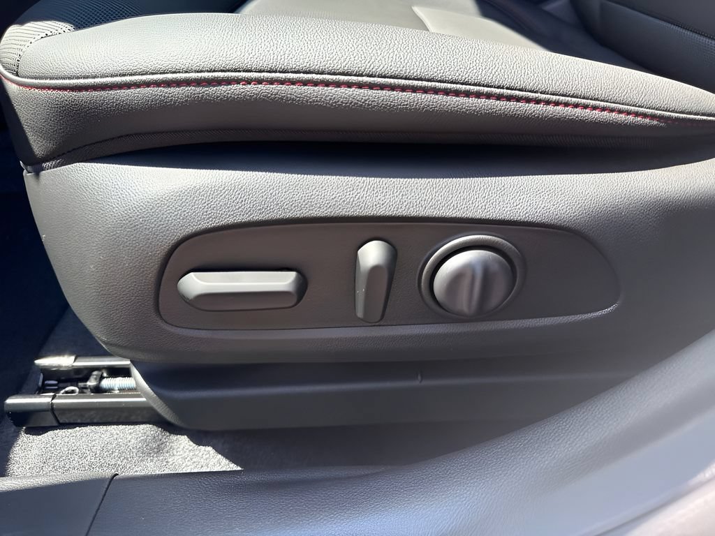 New 2026 Chevrolet Trax RS w/ Sunroof Package FWD image 10