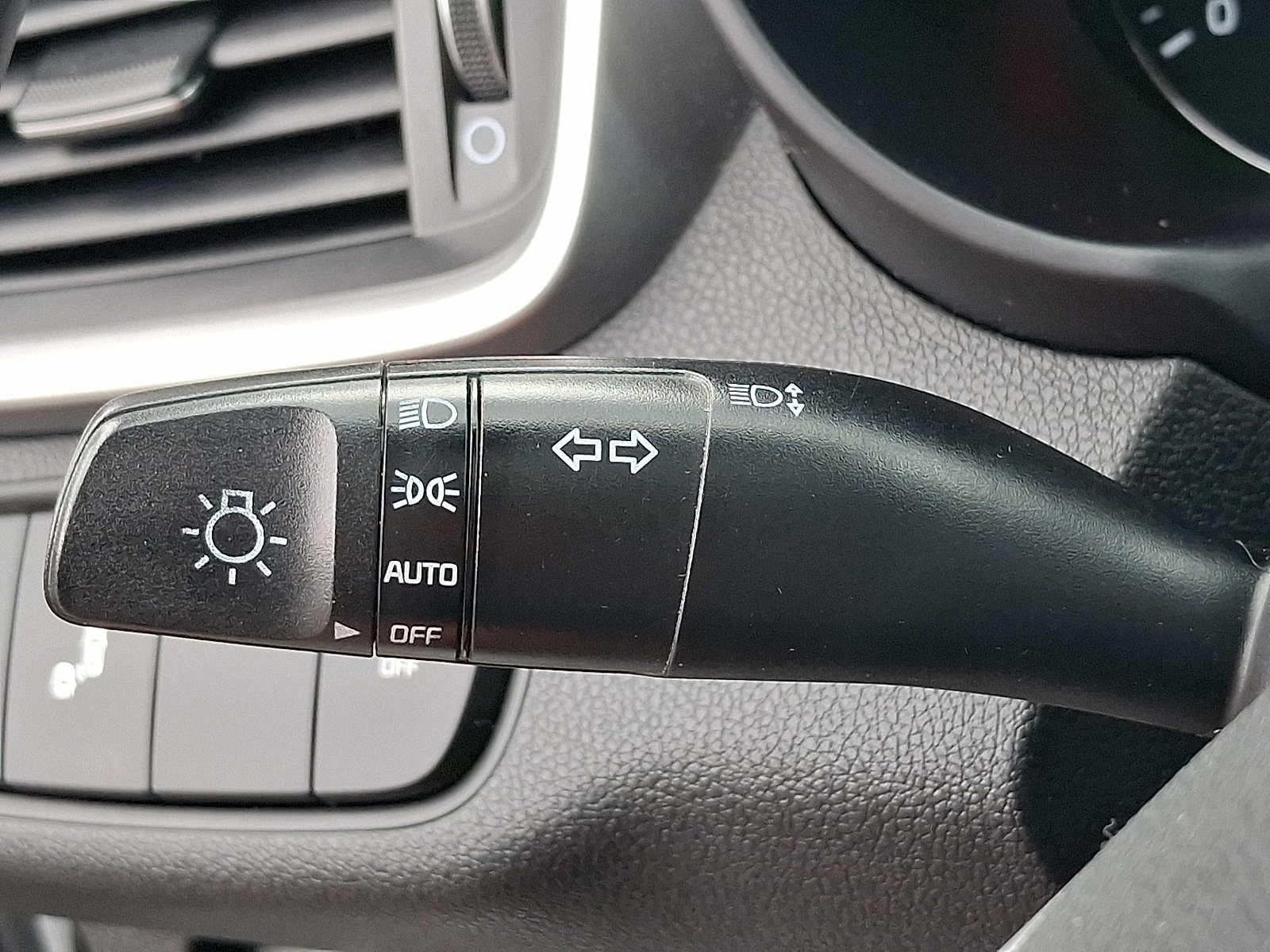 Used 2020 Kia Sorento S AWD/4WD image 25