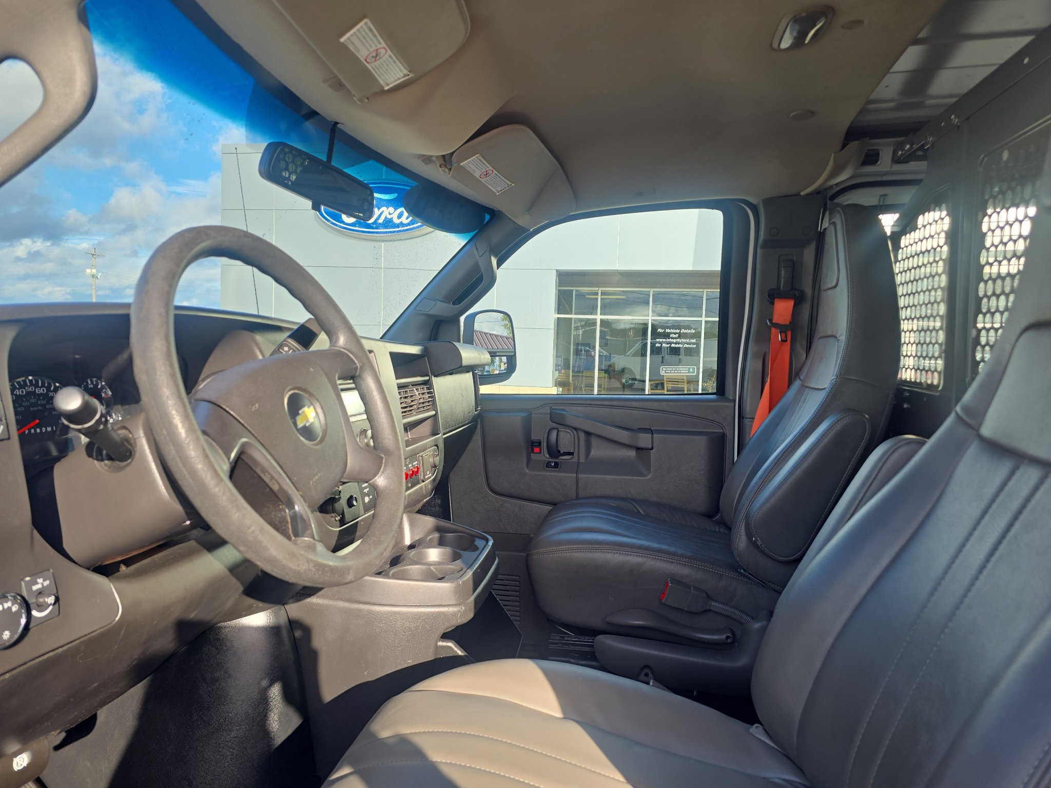 Used 2016 Chevrolet Express 2500 RWD image 17