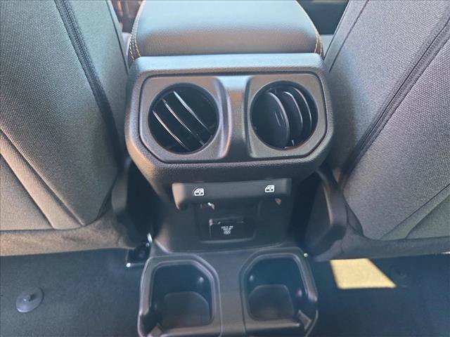 Used 2024 Jeep Wrangler Unlimited Sahara w/ Technology Group AWD/4WD image 17