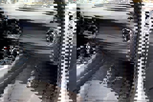 Used 2023 Chevrolet Camaro LT w/ Technology Package image 16