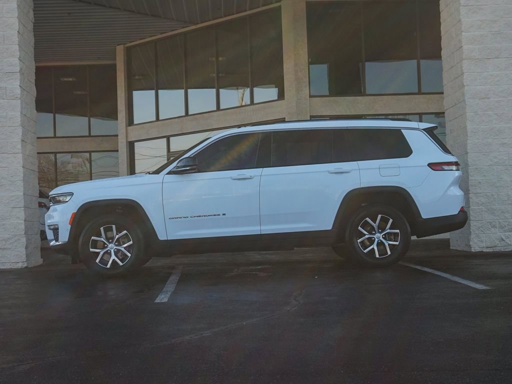 Used 2023 Jeep Grand Cherokee L Limited w/ Luxury Tech Group II image 5