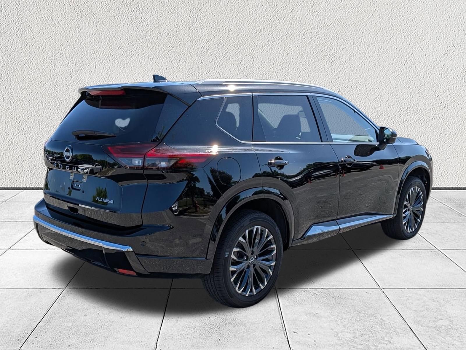 Used 2025 Nissan Rogue Platinum FWD image 3