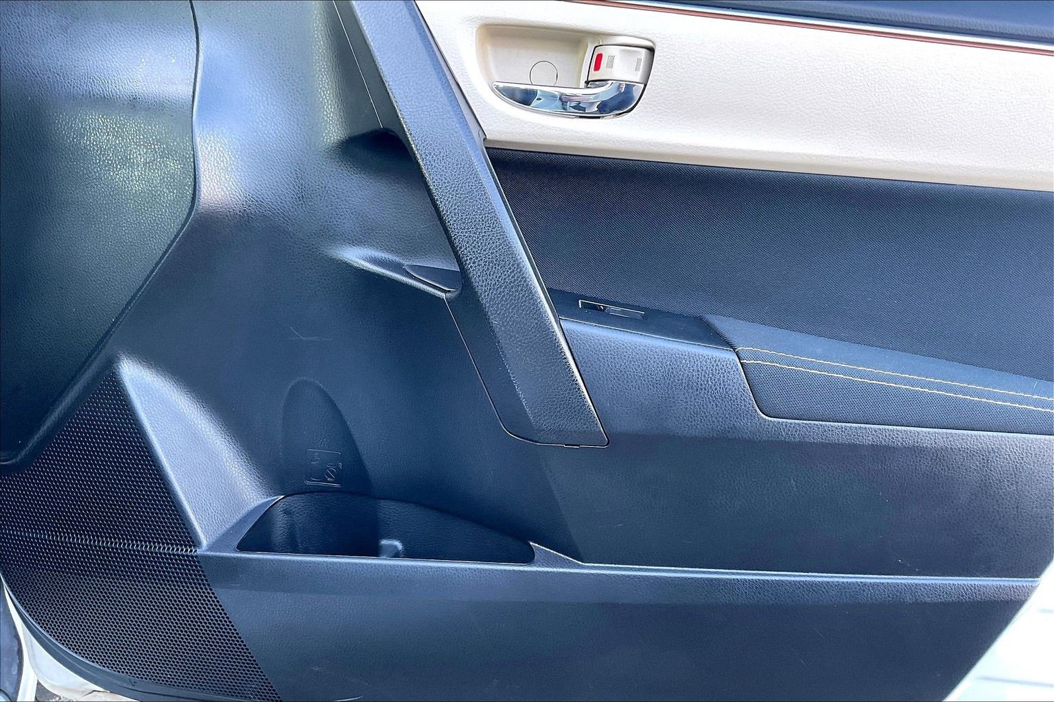 Used 2014 Toyota Corolla LE image 20