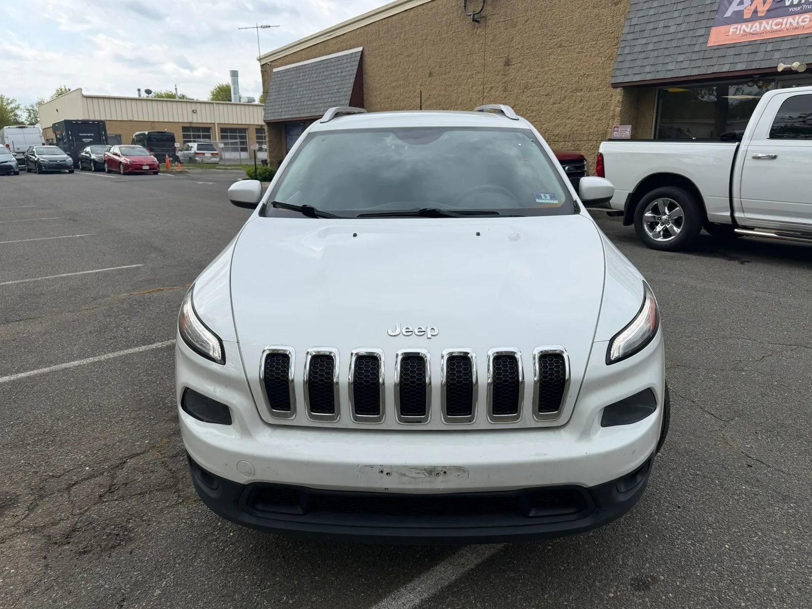 Used 2015 Jeep Cherokee Latitude w/ Cold Weather Group AWD/4WD image 2