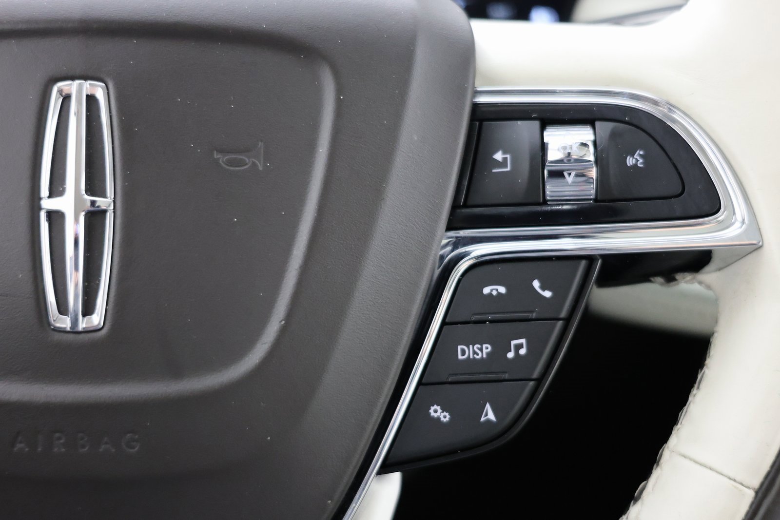 Used 2022 Lincoln Nautilus Black Label w/ Class II Trailer Tow Package image 29