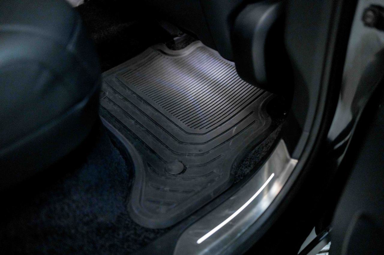 Used 2025 Land Rover Range Rover SE image 49