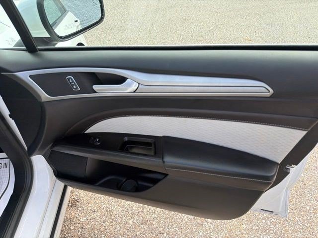 Used 2019 Ford Fusion SE w/ Equipment Group 151A FWD image 19