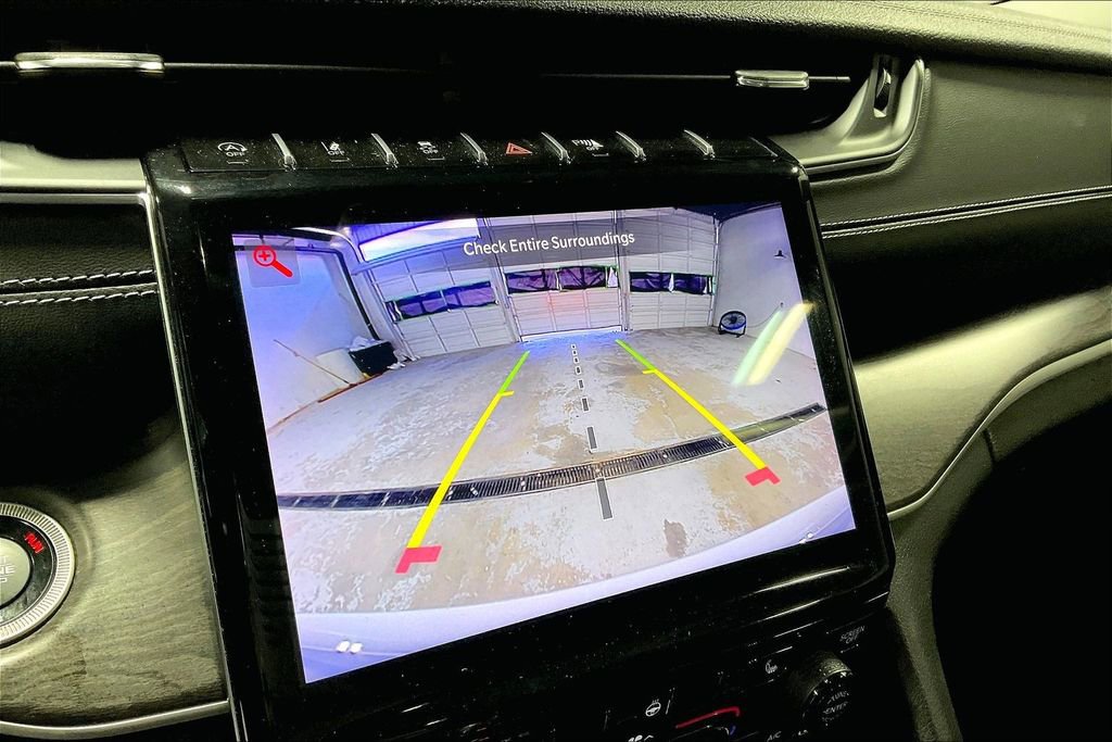 Used 2023 Jeep Grand Cherokee Limited image 29