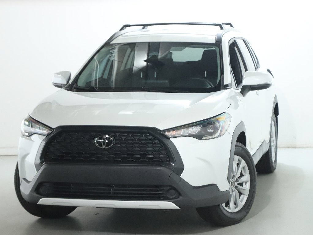 Used 2024 Toyota Corolla Cross LE FWD image 3
