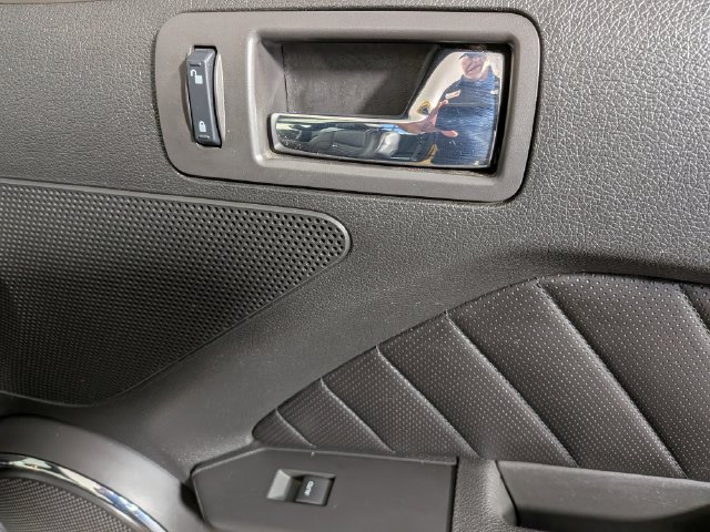Used 2010 Ford Mustang Coupe RWD image 31
