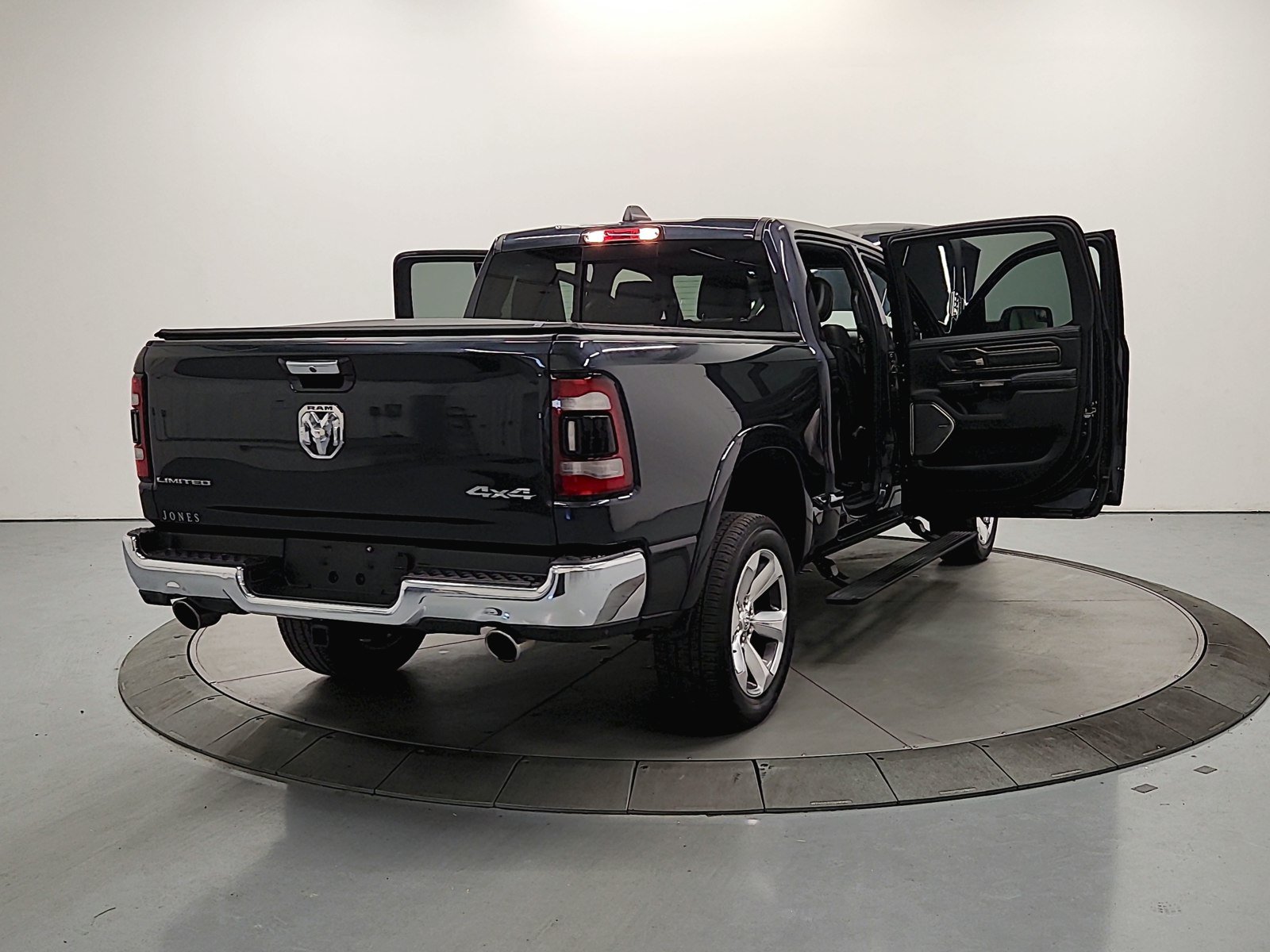 Used 2019 RAM 1500 Limited AWD/4WD image 17