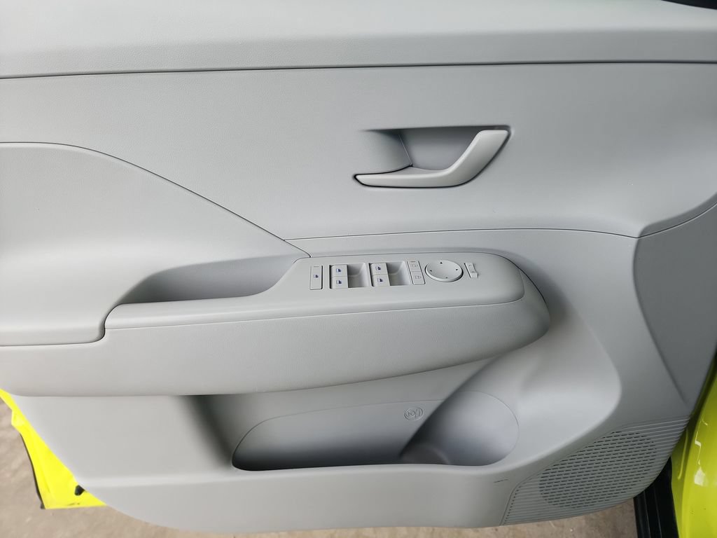Used 2025 Hyundai Kona SEL AWD/4WD image 12