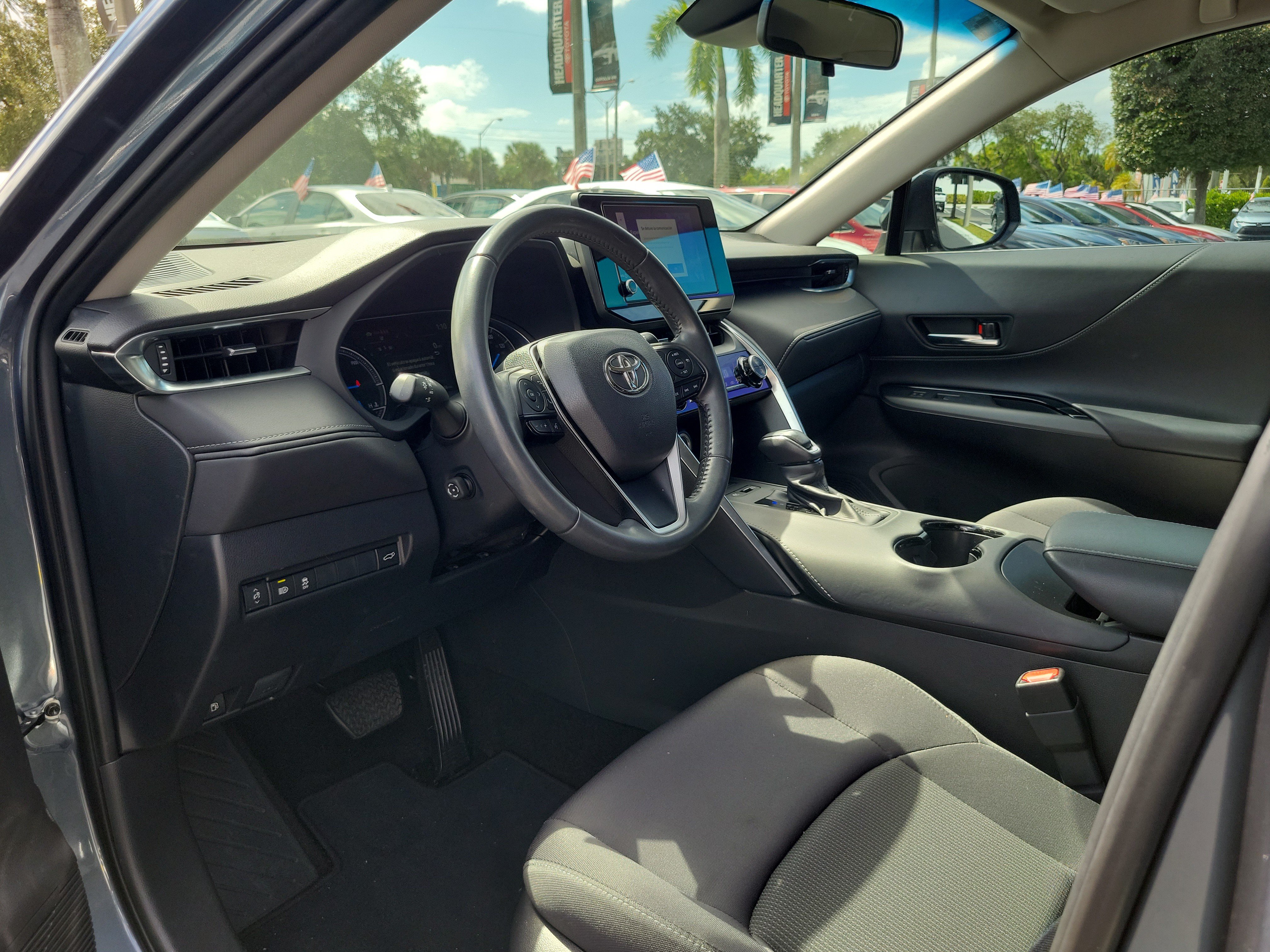 Used 2023 Toyota Venza LE AWD/4WD image 19