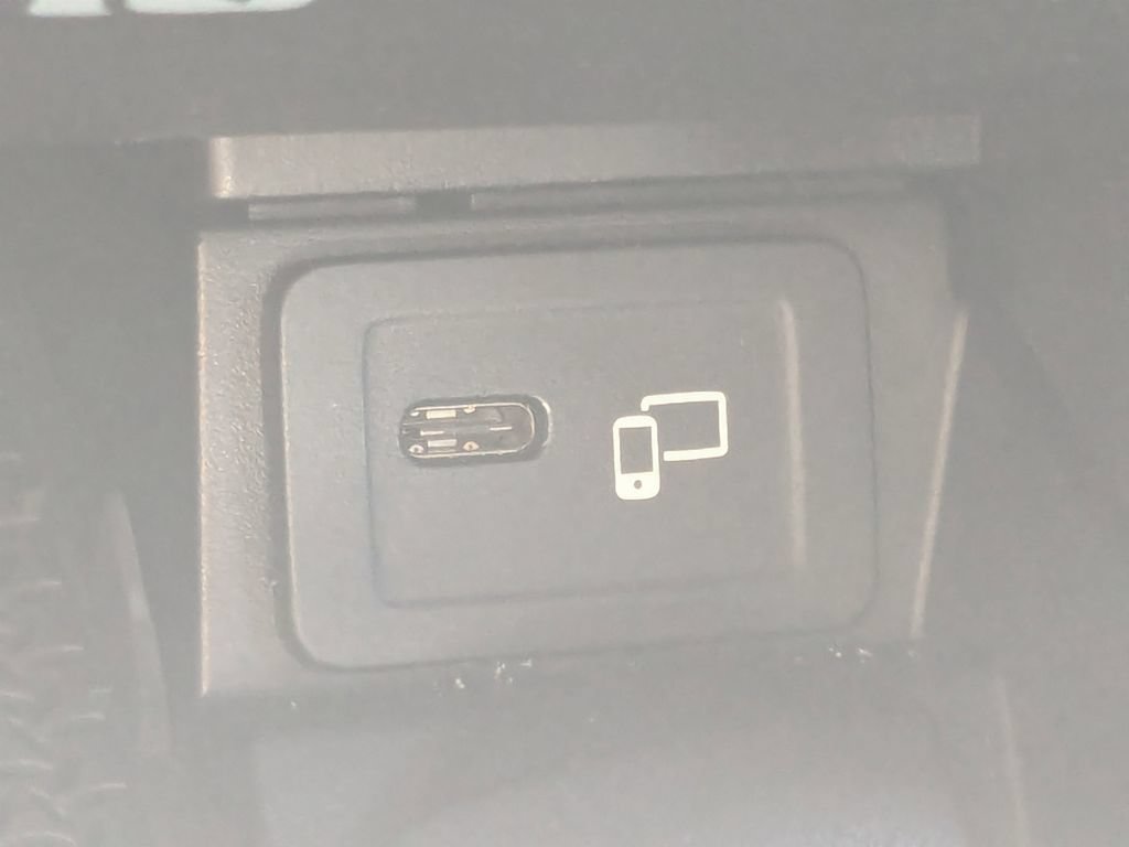 Used 2023 Mercedes-Benz E 350 4MATIC Sedan image 9