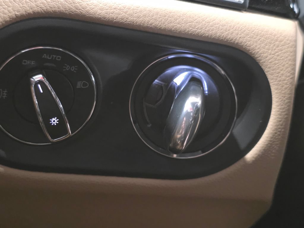 Certified 2026 Porsche Macan AWD/4WD image 36