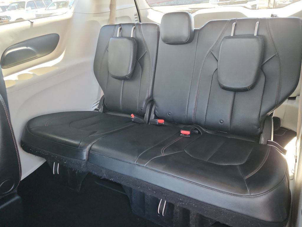 Used 2020 Chrysler Pacifica Touring-L FWD image 10