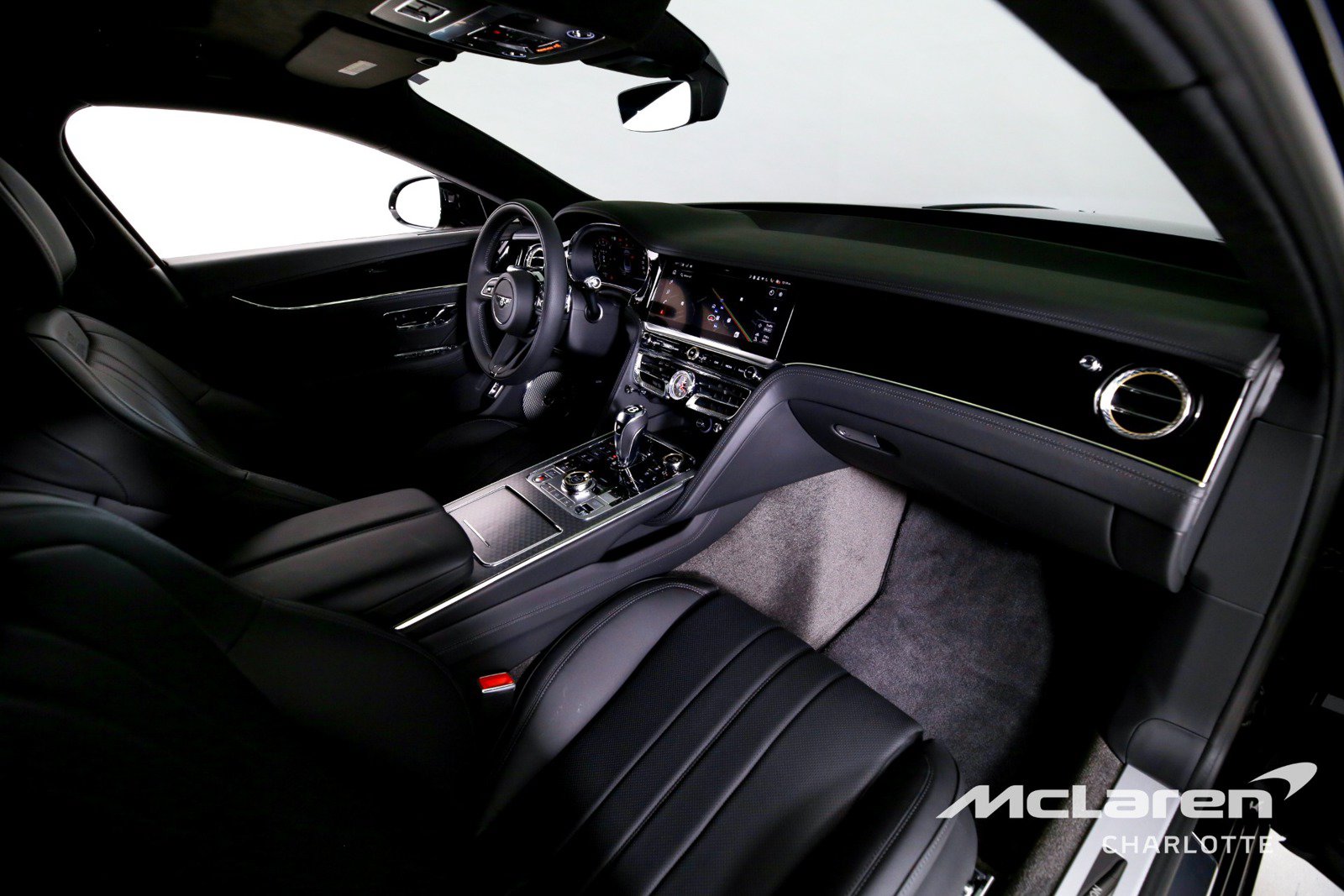 Used 2025 Bentley Flying Spur Plug-In Hybrid AWD/4WD image 28