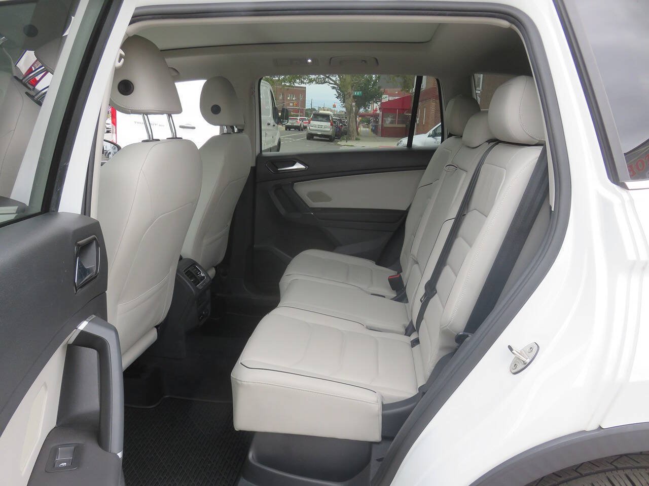Used 2018 Volkswagen Tiguan SEL Premium AWD/4WD image 19