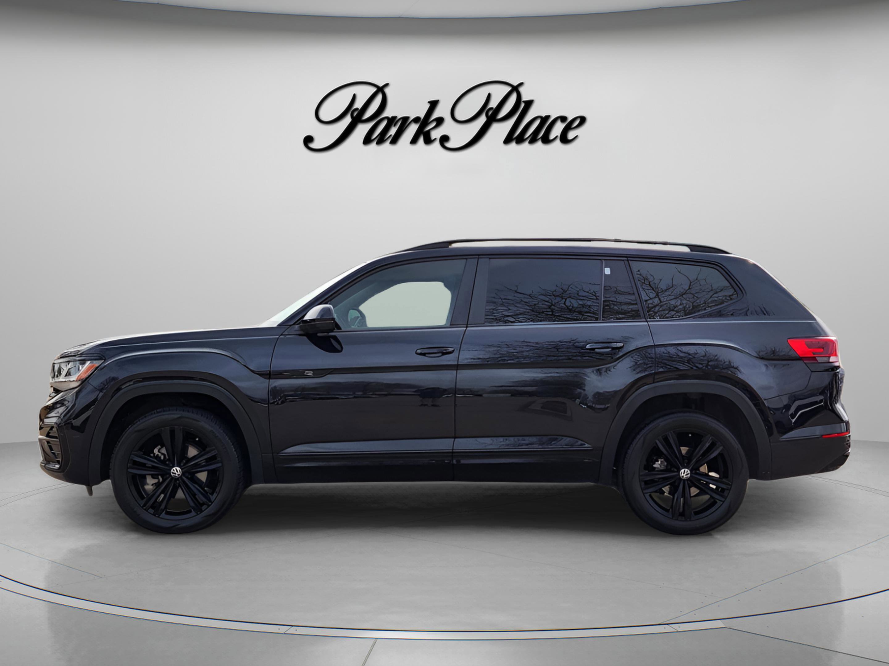 Used 2023 Volkswagen Atlas SEL R-Line image 2