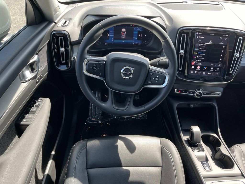 Certified 2025 Volvo XC40 B5 Core w/ Protection Package Premier image 14