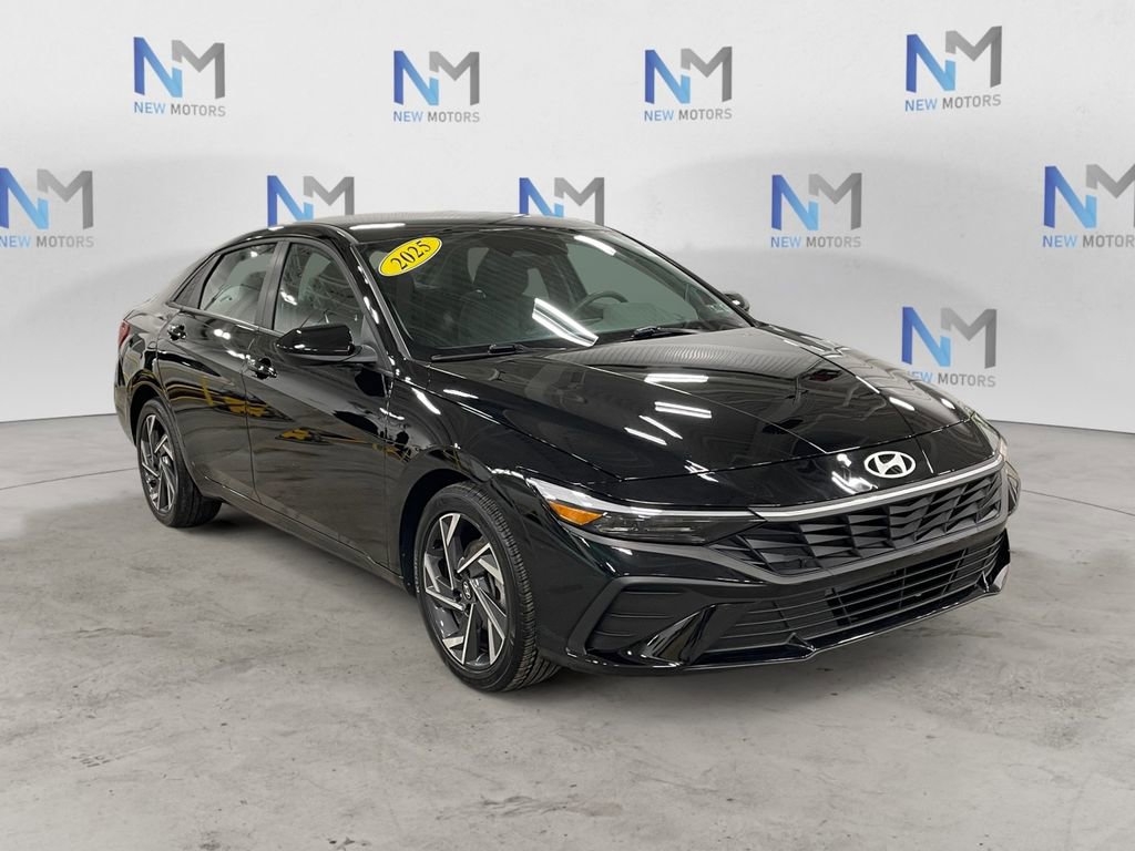 Used 2025 Hyundai Elantra Sport FWD image 7
