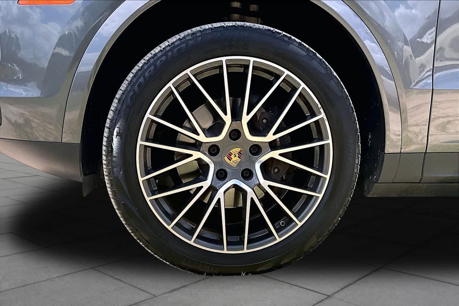 Used 2019 Porsche Cayenne AWD/4WD image 13
