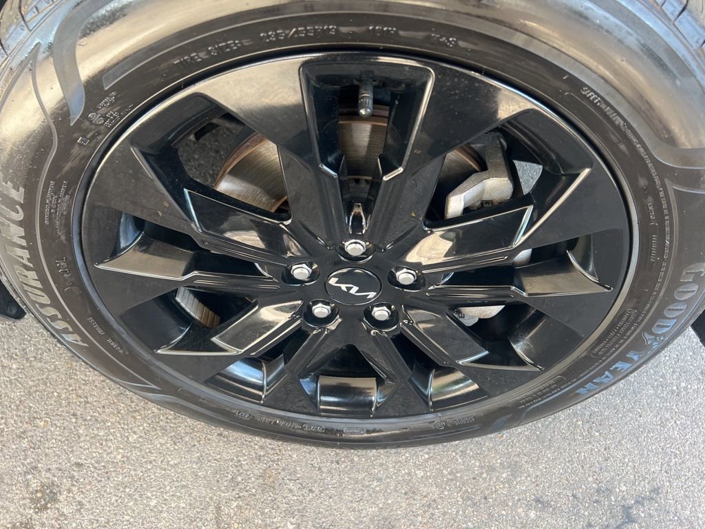 Certified 2024 Kia Carnival SX image 37