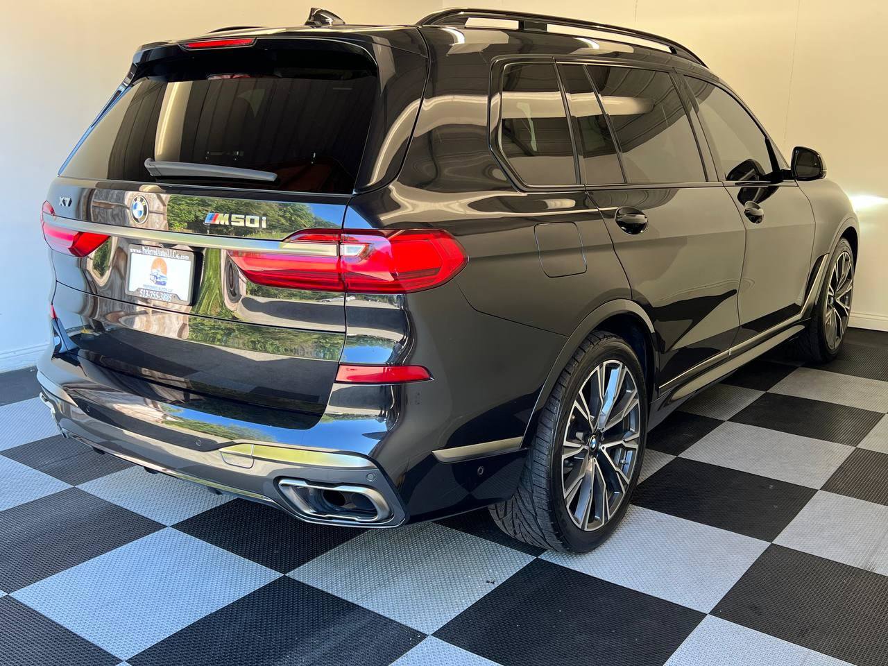 Used 2020 BMW X7 M50i w/ Executive Package image 6