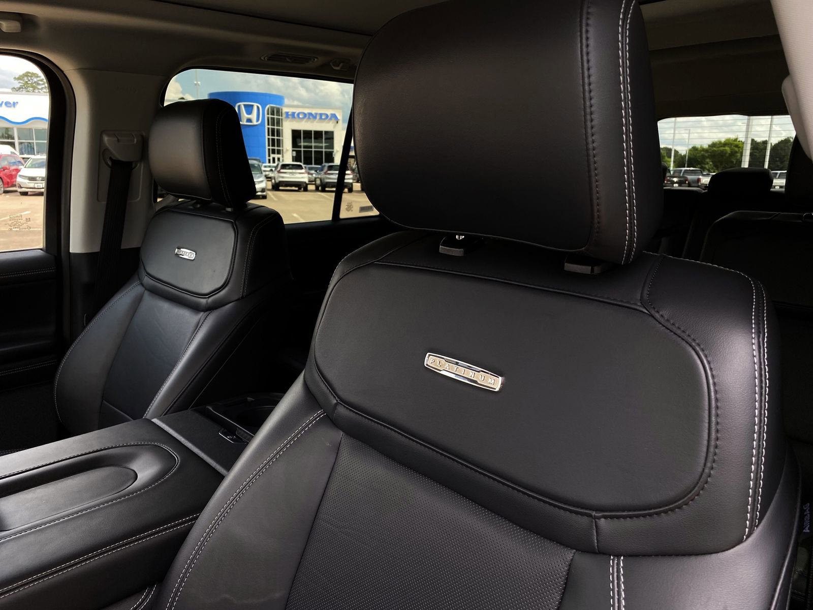 Used 2025 Ford Expedition Platinum AWD/4WD image 12