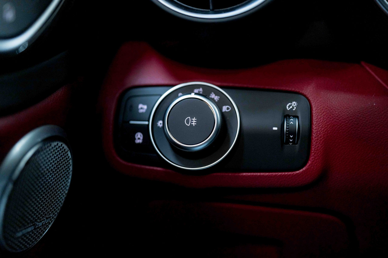 Used 2017 Alfa Romeo Giulia Quadrifoglio image 75