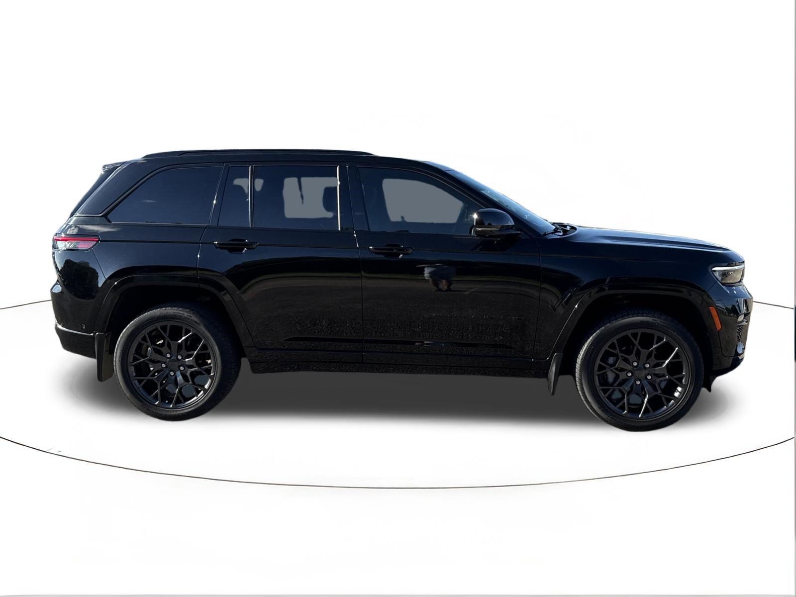 Used 2025 Jeep Grand Cherokee Summit AWD/4WD image 2