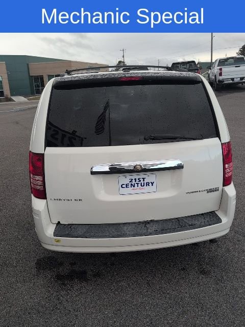 Used 2009 Chrysler Town & Country Touring FWD image 9
