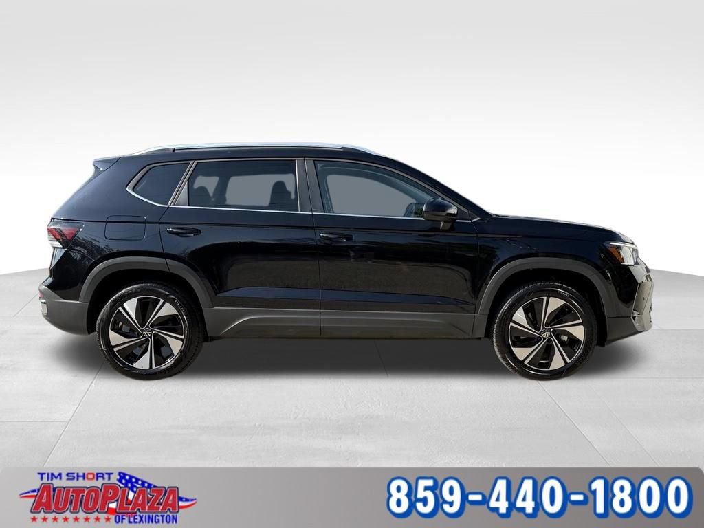 Used 2025 Volkswagen Taos SE AWD/4WD image 9