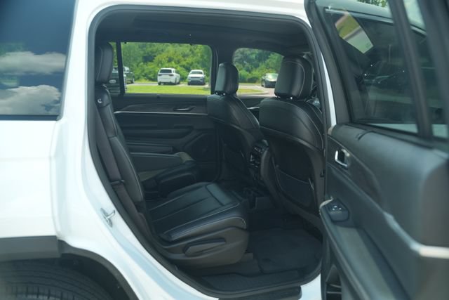 Used 2024 Jeep Grand Cherokee L Limited w/ Luxury Tech Group II RWD image 23