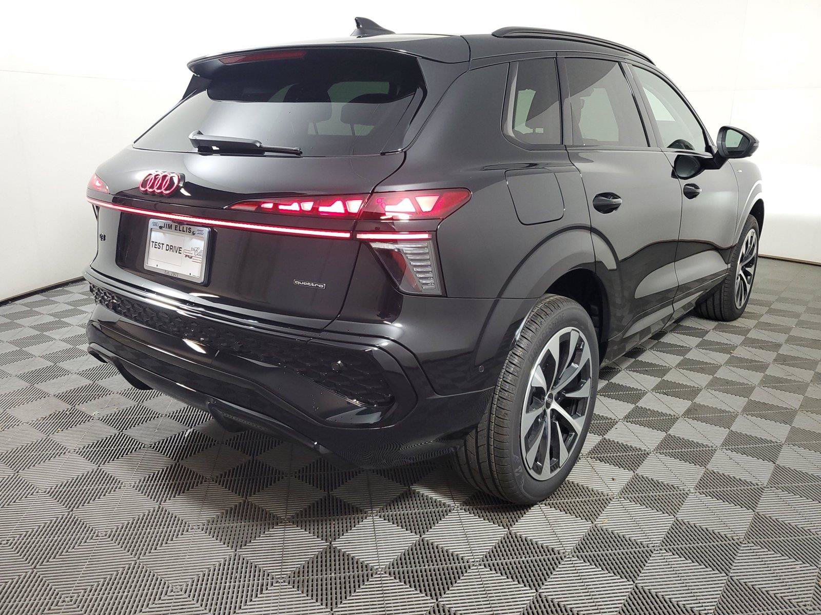 New 2026 Audi Q3 quattro 2.0T AWD/4WD image 6