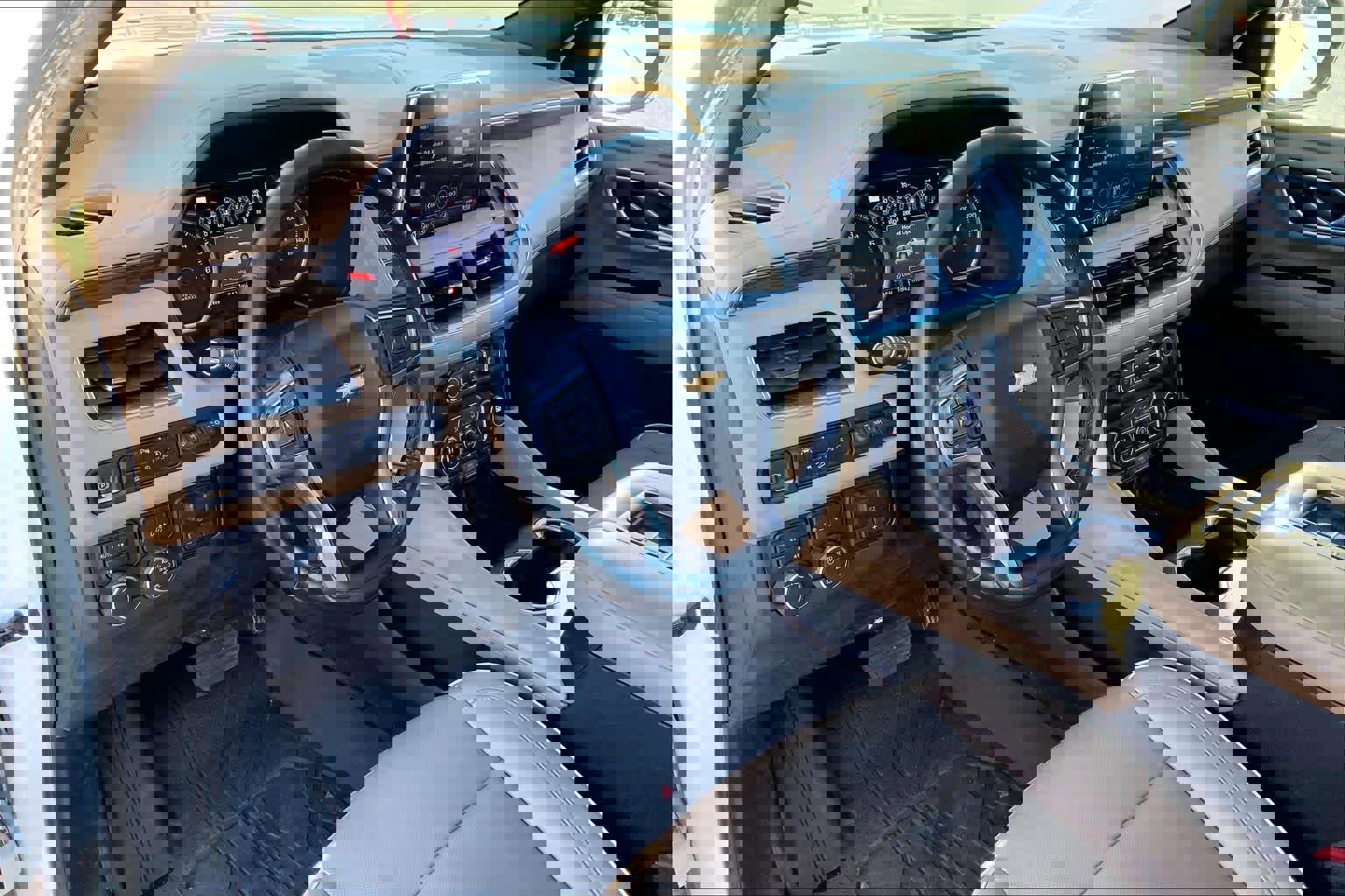 Used 2021 Chevrolet Suburban Premier w/ Premium Package image 18