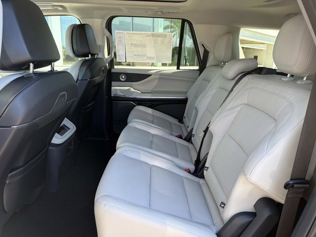New 2026 Lincoln Navigator L Reserve AWD/4WD image 16