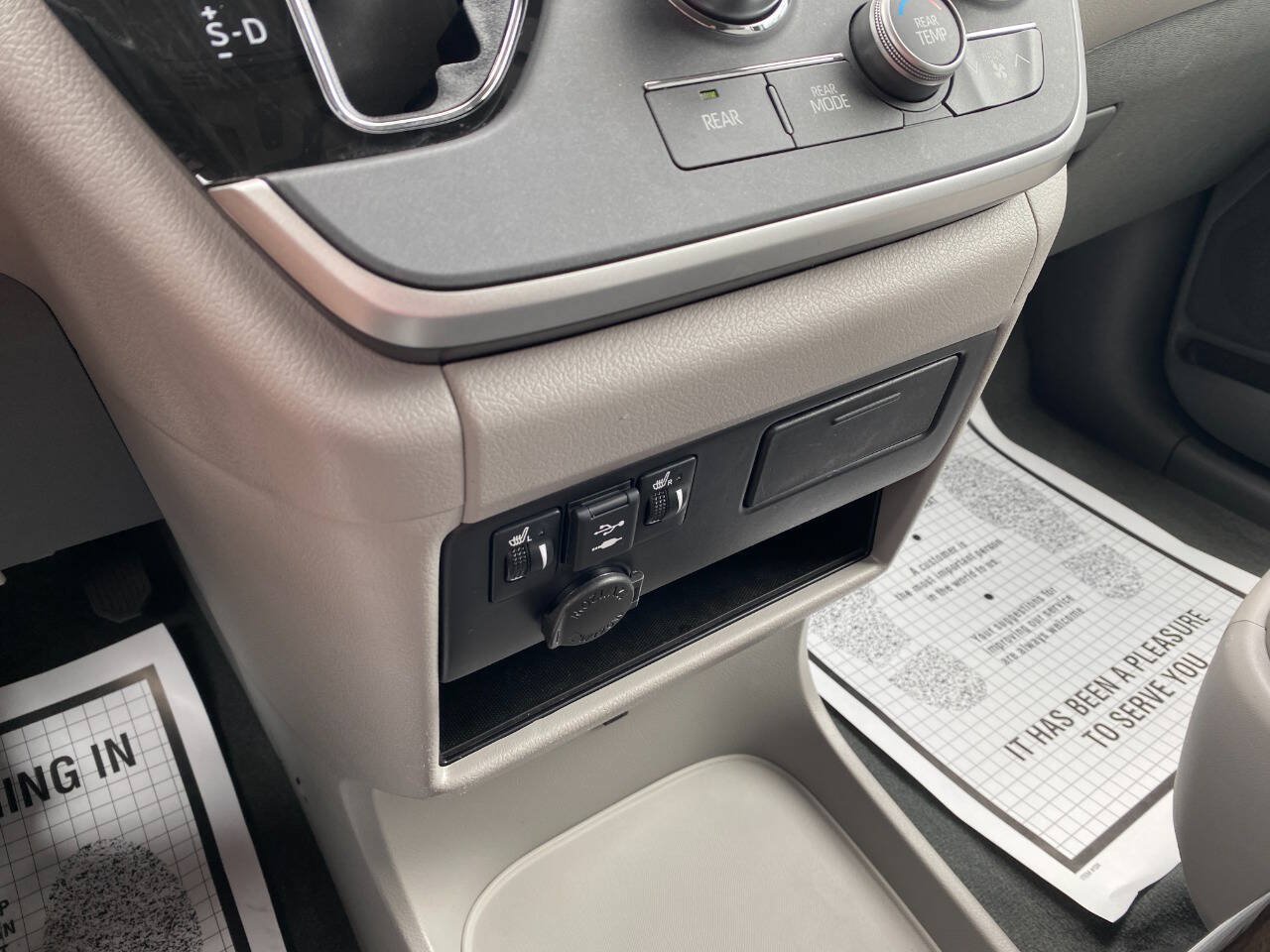 Used 2020 Toyota Sienna XLE FWD image 16