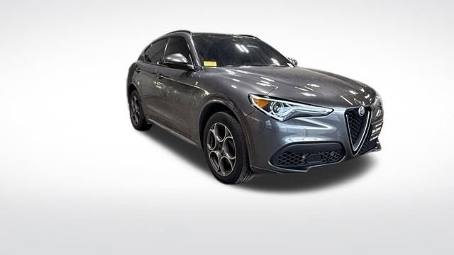 Used 2022 Alfa Romeo Stelvio Ti image 8