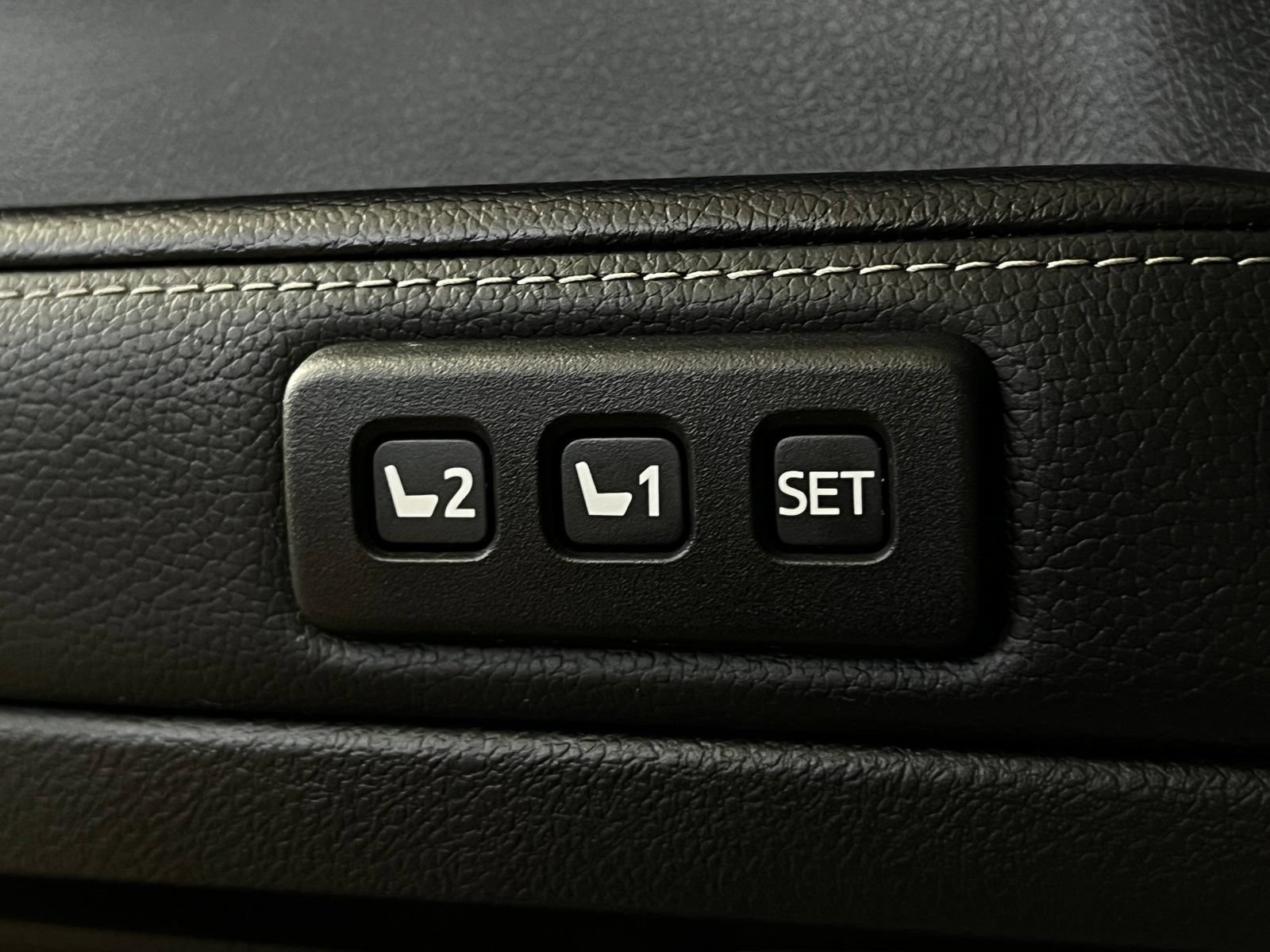 Used 2022 Toyota 4Runner Limited AWD/4WD image 15