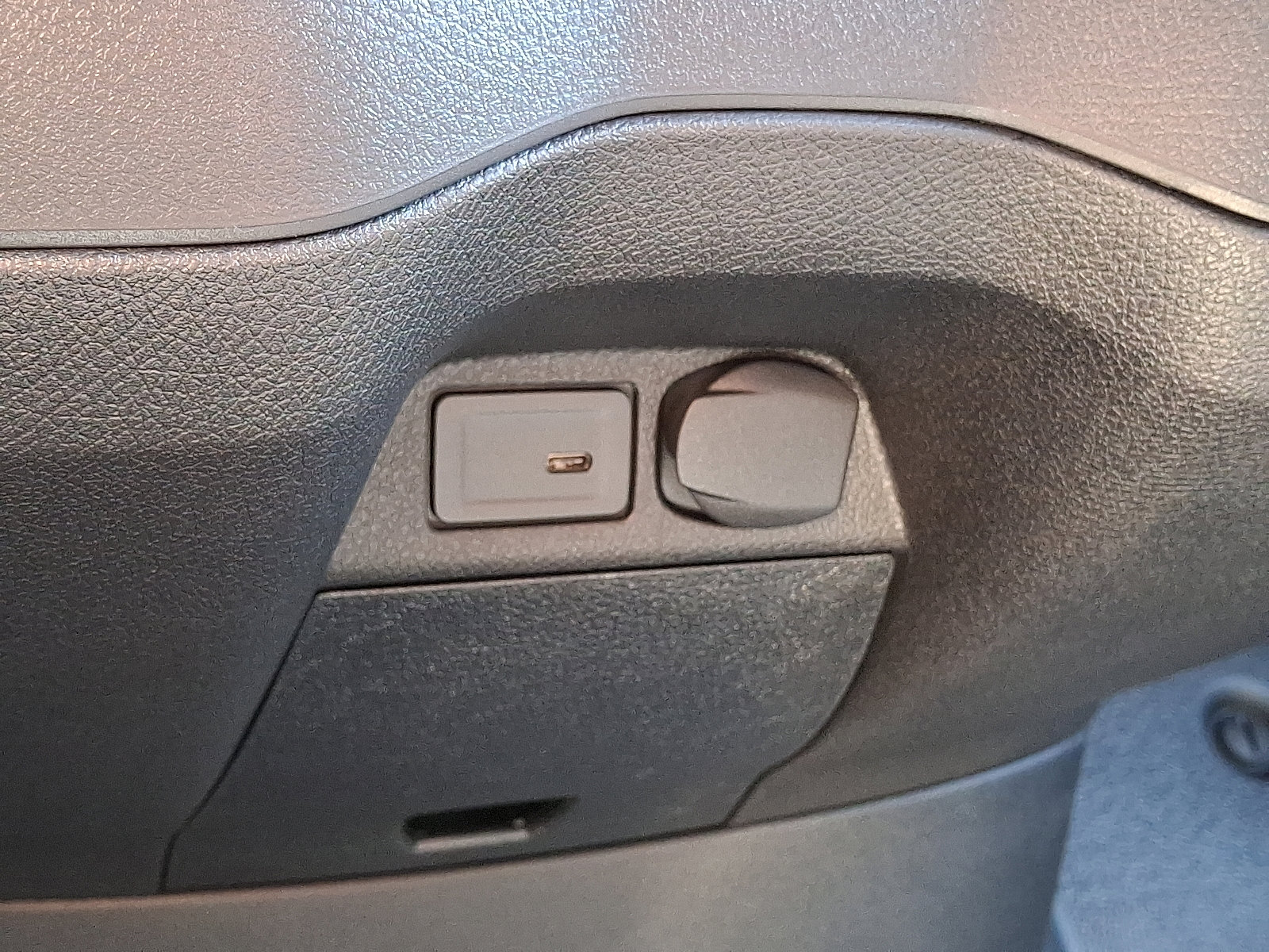 Used 2024 Mercedes-Benz Sprinter 2500 image 18
