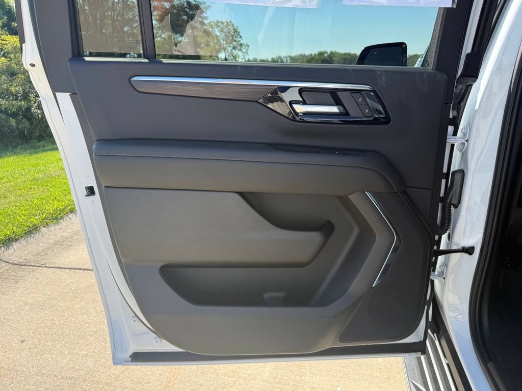 Used 2026 Chevrolet Suburban LS AWD/4WD image 12
